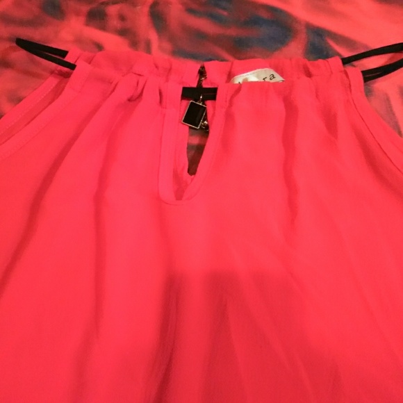 Cold shoulder blouse 💚 - Picture 2 of 3